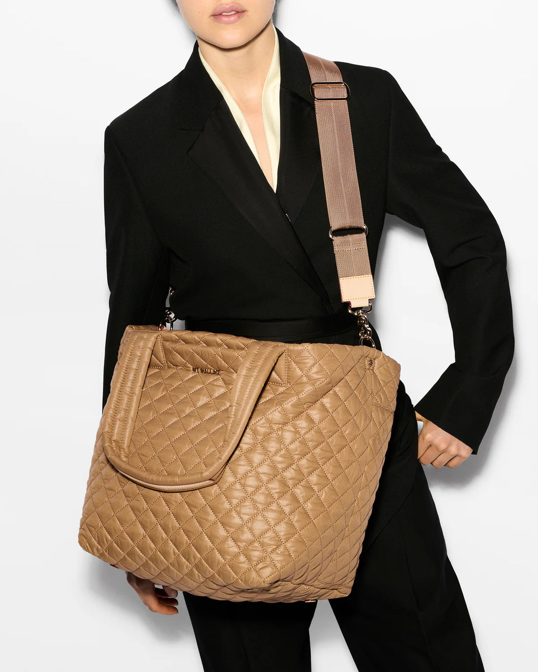 Medium Metro Tote Deluxe - Caramel