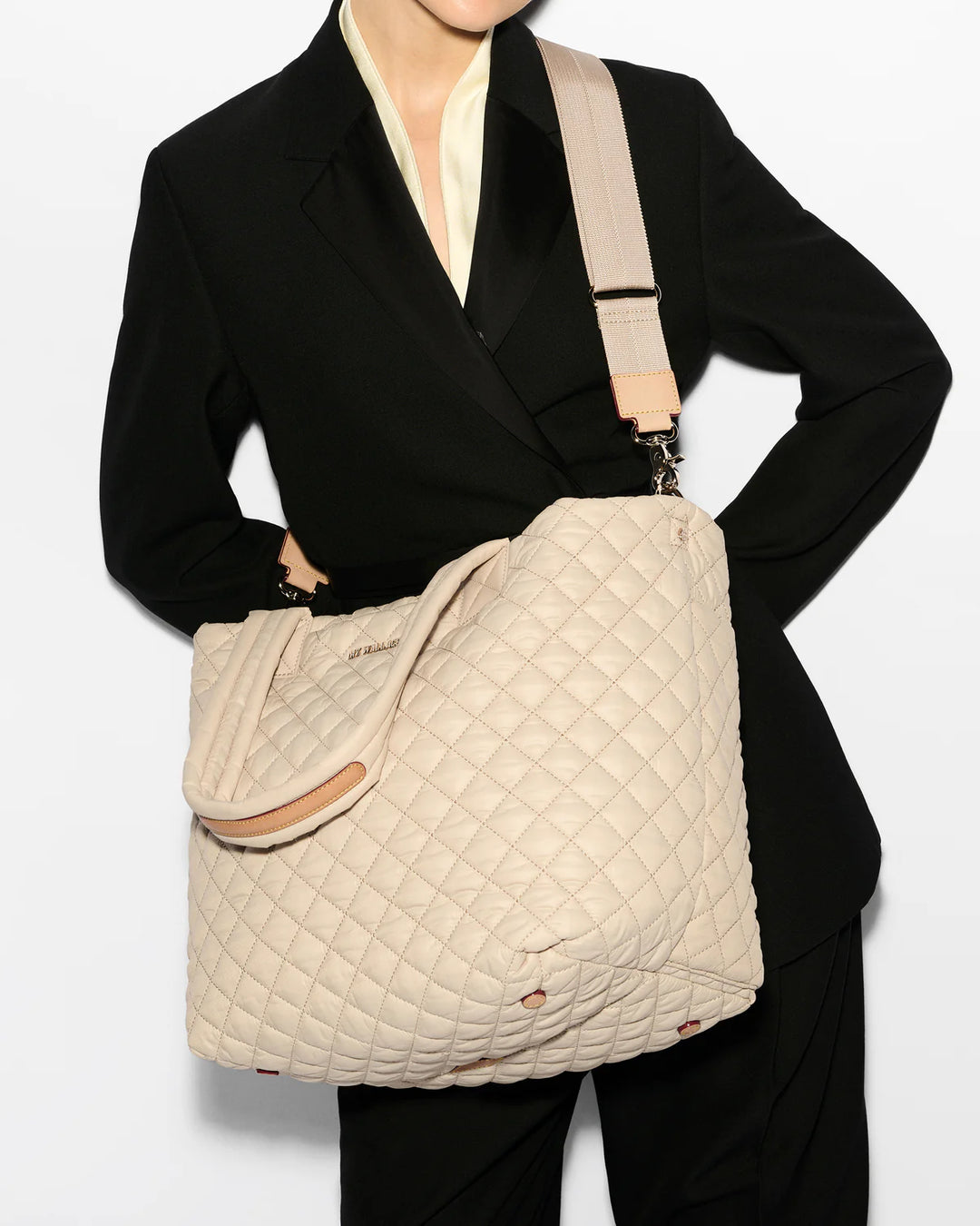 Medium Metro Tote Deluxe - Buff