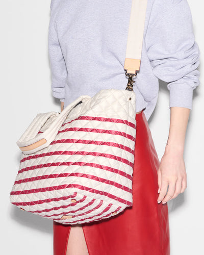 Medium Metro Tote Deluxe - Sandshell/Apple