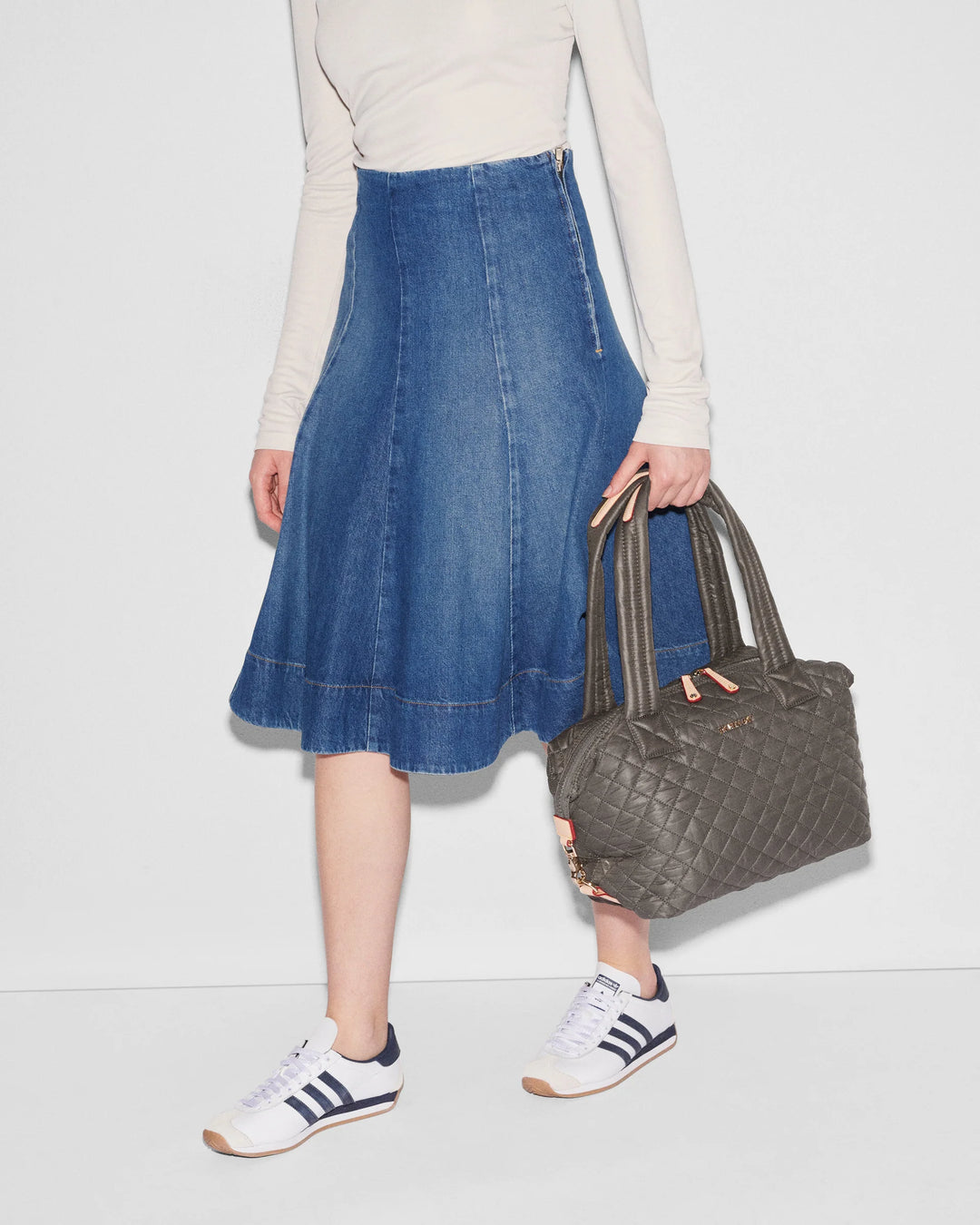 Medium Sutton Deluxe - Magnet