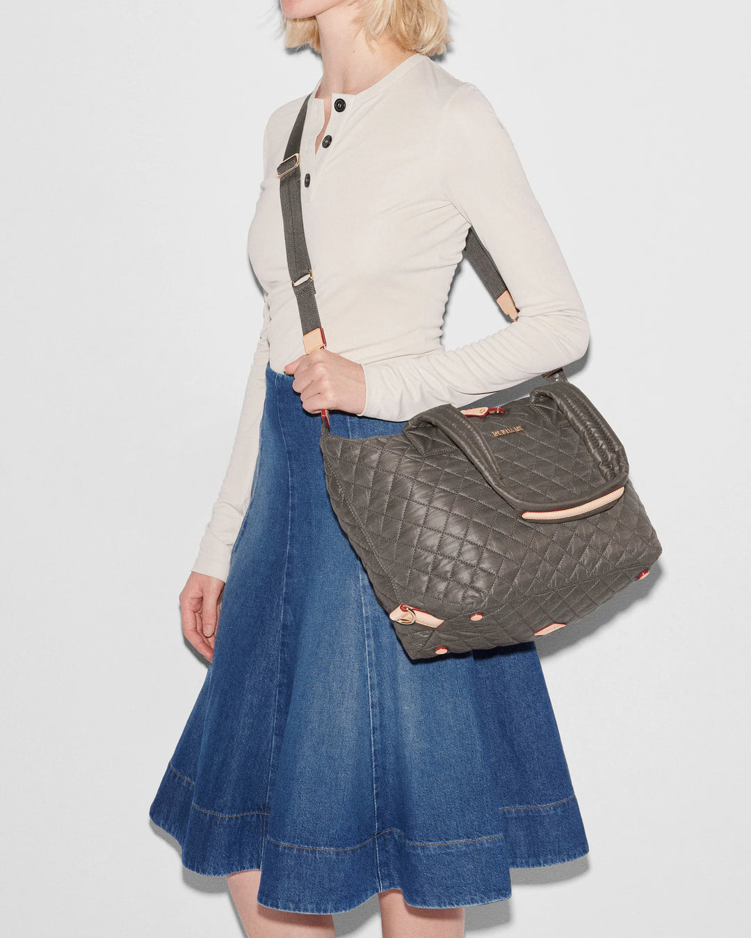 Medium Sutton Deluxe - Magnet