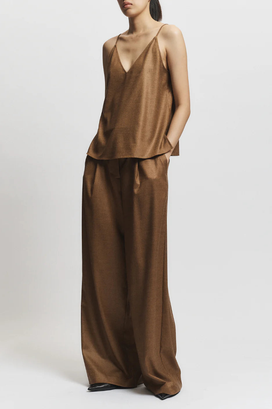 Nevin Mid-Waisted Lightweight Trouser - Clove