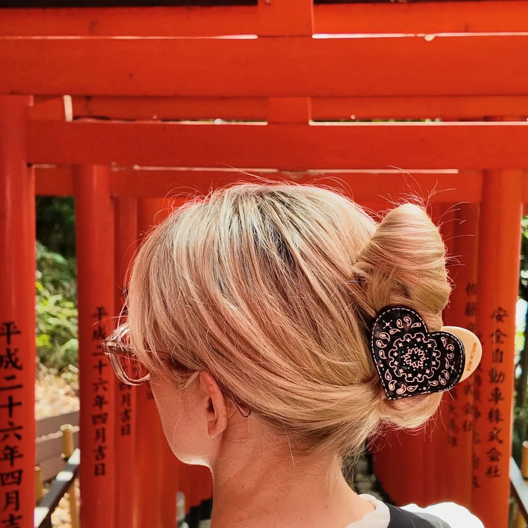 Claw Hair Clip - Black/White Paisley Heart