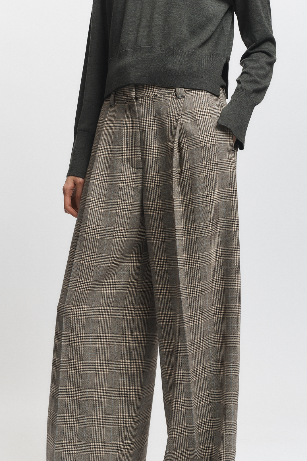Everett Mid-waisted Trouser - Balmoral Plaid