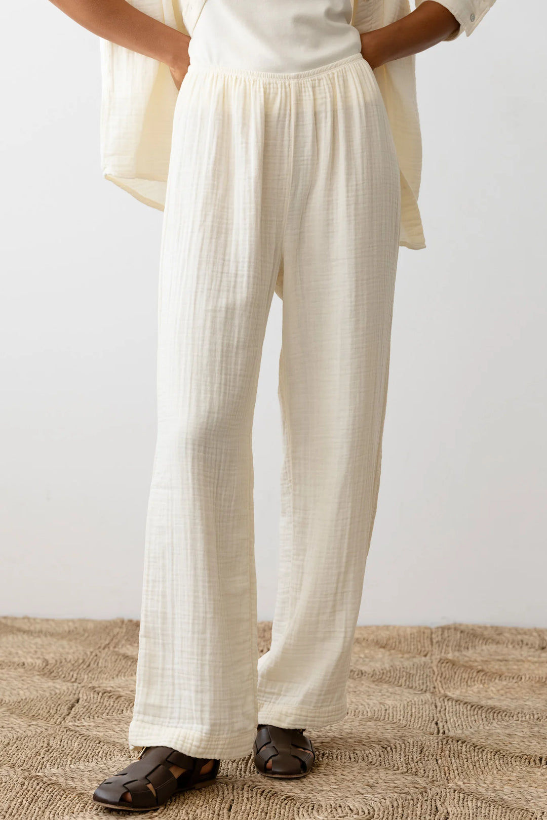 The Bubble Crop Simple Pant - Creme