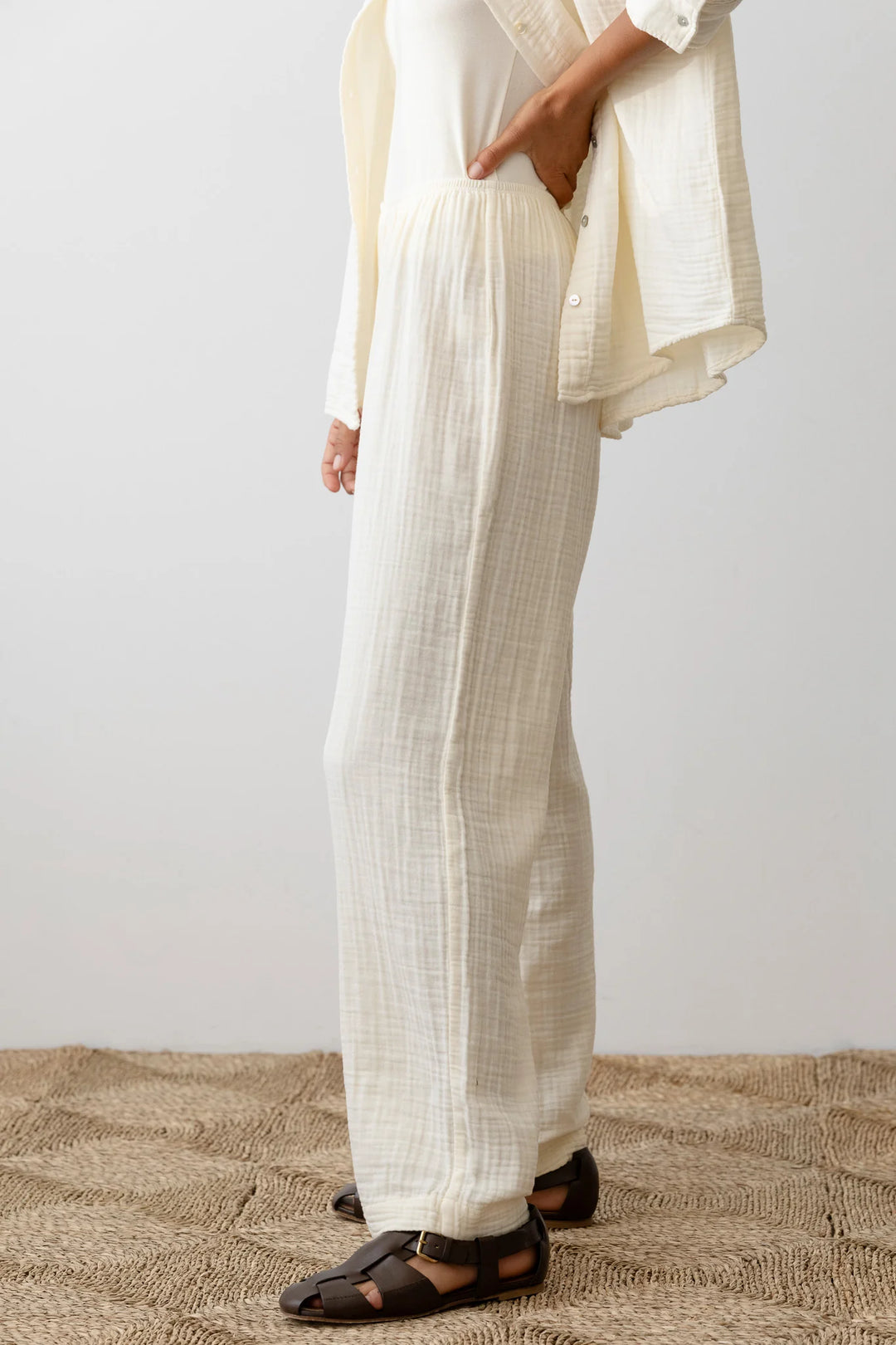 The Bubble Crop Simple Pant - Creme