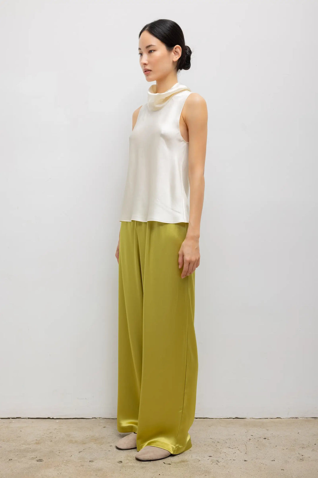 Barb Sleeveless Cowl Neck - Creme