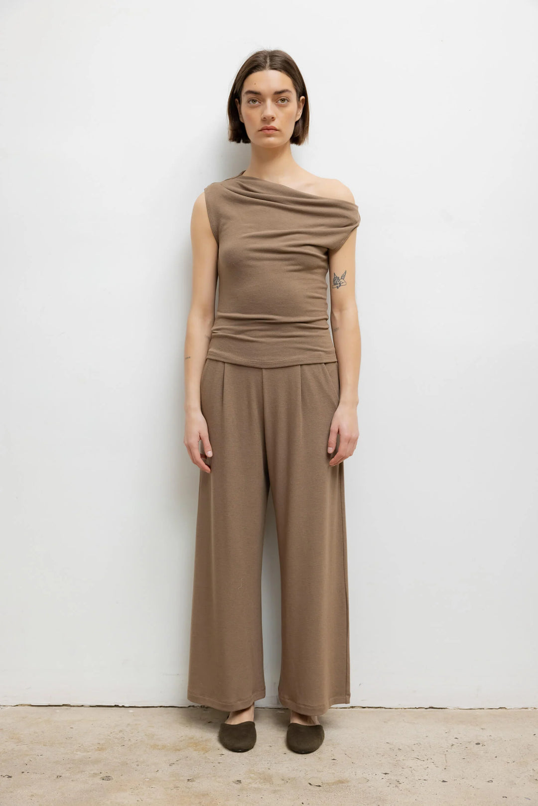 Lauren Crop Pleated Pocket Pant - Walnut