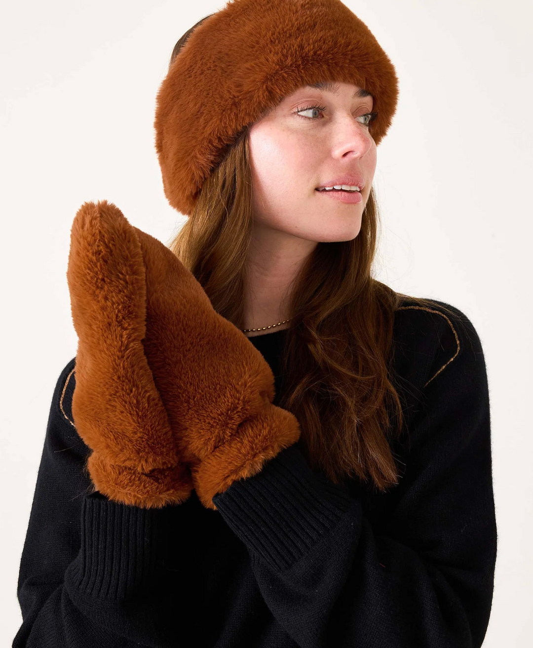 Cozy Cabin Faux Fur Mittens - Camel/Navy