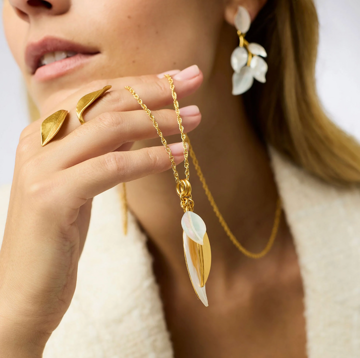 Willow Charm Pendant - Mother of Pearl