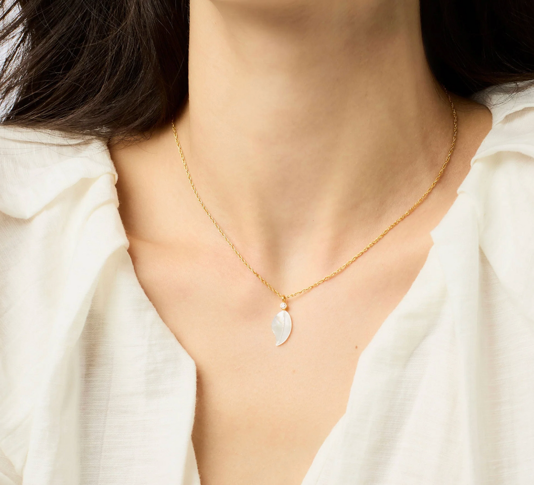 Willow Delicate Necklace - Mother of Pearl