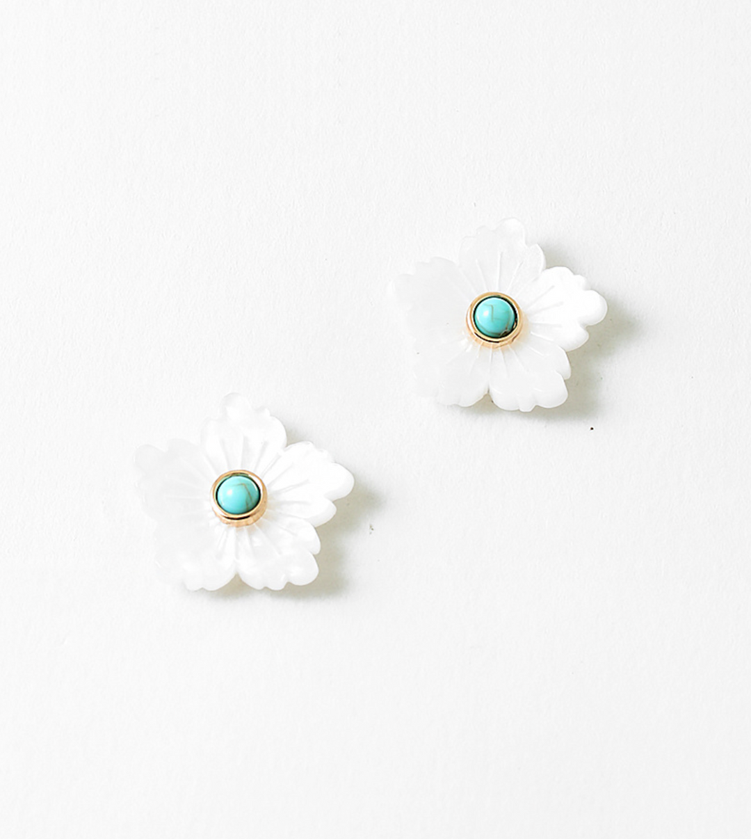 Flower Studs - Mother of Pearl
