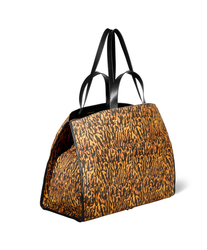 Léon L - Jaguar Canvas