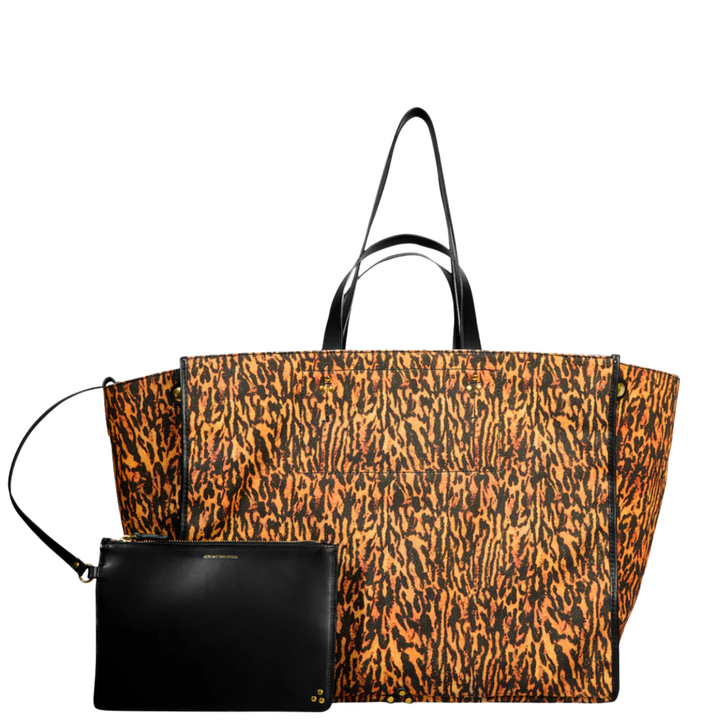 Léon L - Jaguar Canvas