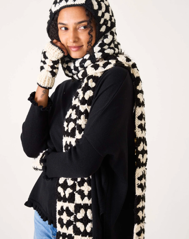 La Paz Crochet Scarf - Black/White
