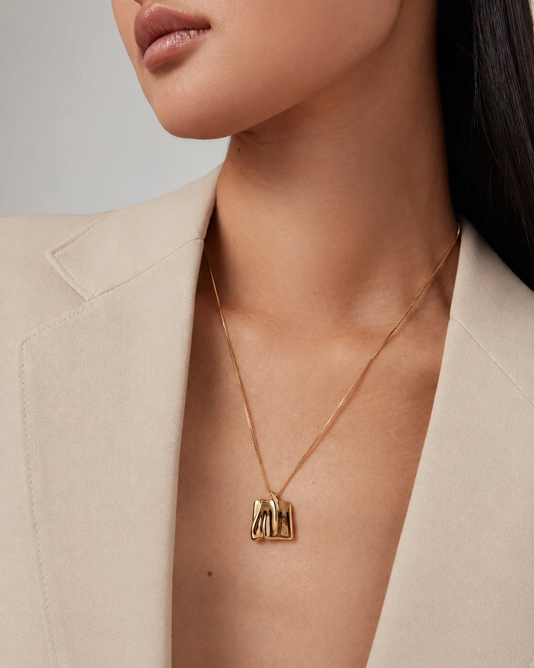 Sundra Pendant Necklace- Gold (sm)