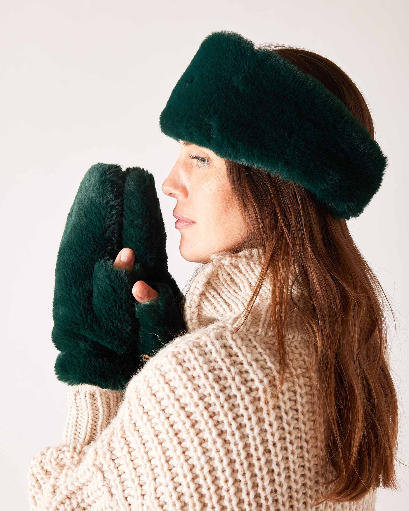 Cozy Cabin Faux Fur Mittens - Pine