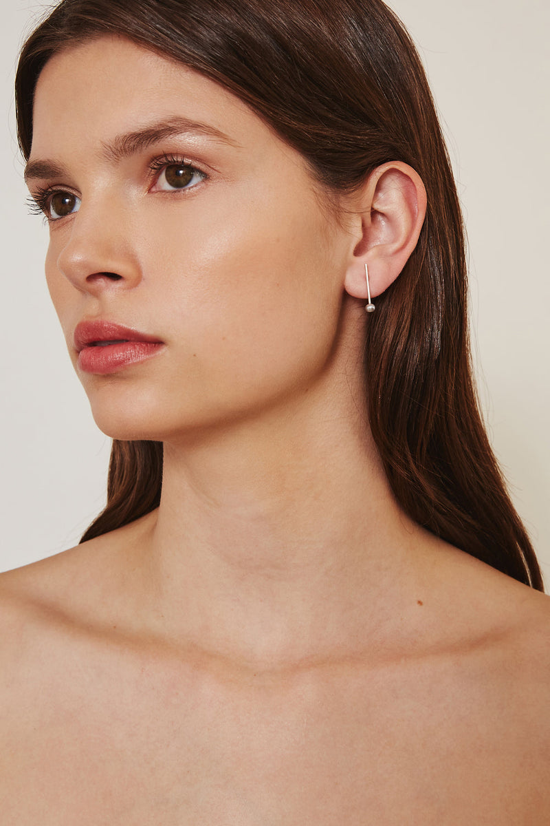 Grey Pearl Bar Earring