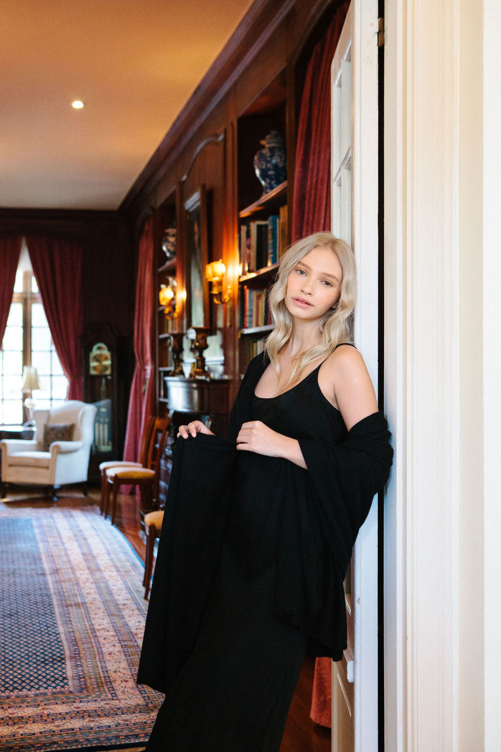 The Cashmere Travel Wrap Black